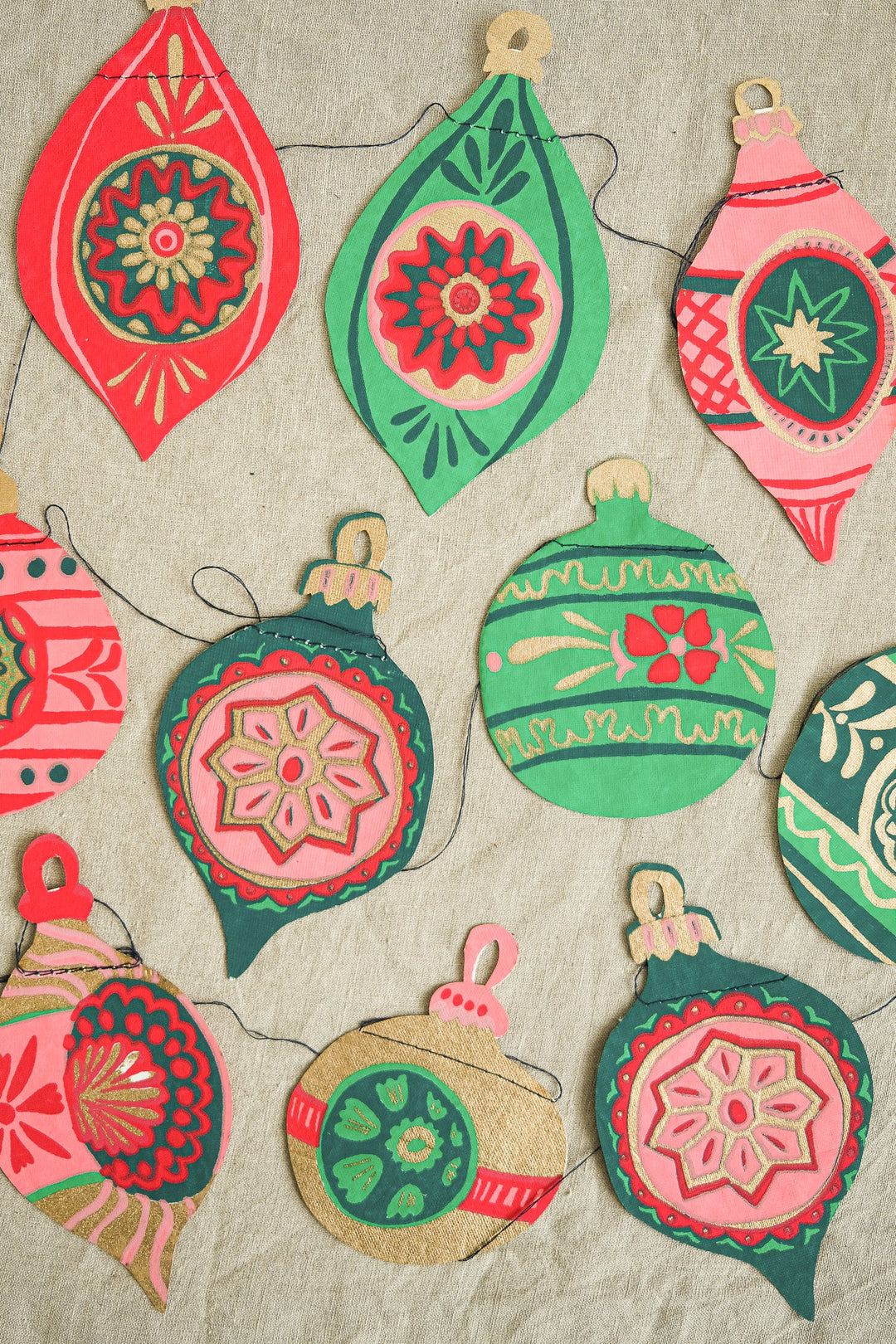 Garland-Baubles