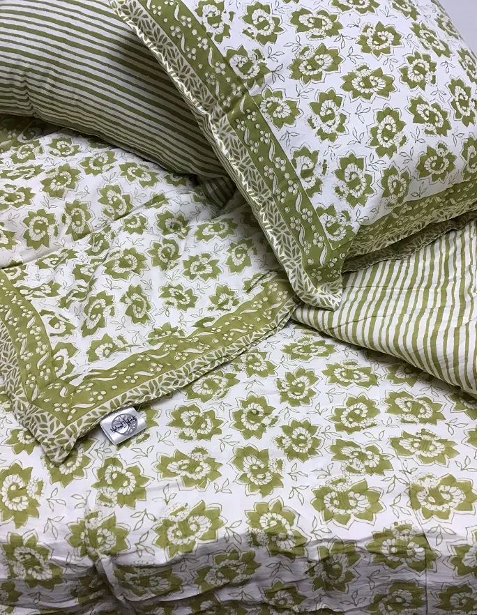 Daffodil Green Quilt - Queen