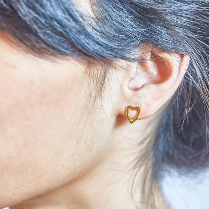 Gold Heart Outline Stud Earring