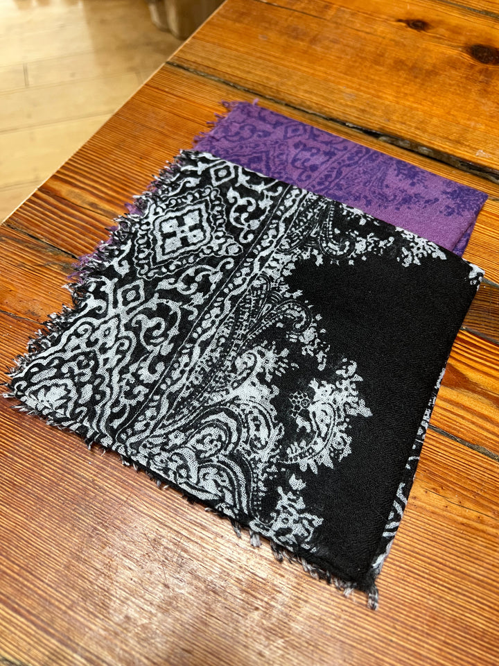 Cashmere Whisper Paisley Scarf - Black/Ivory